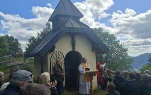 Chapelle privée de la Famille où tous les ans, une messe est célébrée en plein air, suivie d'une bénédiction du troupeau.