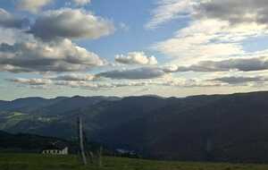 Retour, la route des Crêtes et son ciel, après une journée d'un ciel bleu et serein pour notre plus grand plaisir !..
Pour l'organisation, un grand Merci à Véronique !