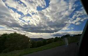 Retour, la route des Crêtes et son ciel, après une journée d'un ciel bleu et serein pour notre plus grand plaisir !..
Pour l'organisation, un grand Merci à Véronique !