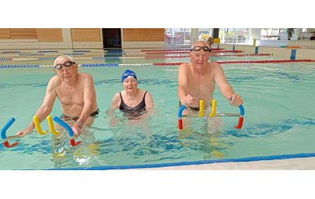 24/04/2026 - Après les longueurs de piscine, la détente sur les vélos